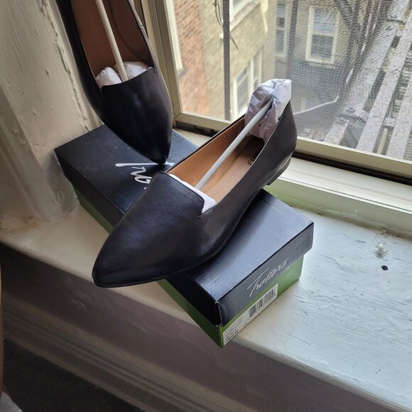 Trotters 'Harlowe' Leather Loafer (Flat) in Black 10.5 W NIB - Picture 2 of 9